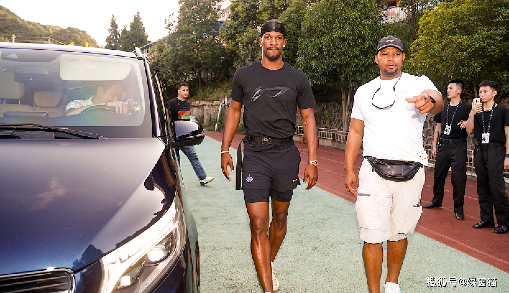 关于那不勒斯训练开放日，赛前造点机会引欢呼，NBA季后赛在即，纪律约束更严格的信息