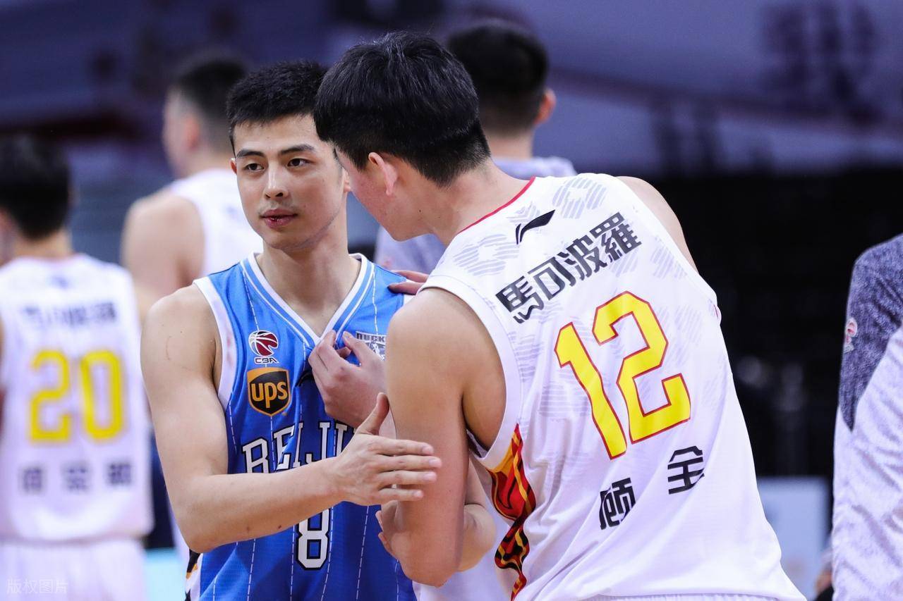 英雄联盟赔率-今夜广厦男篮备战法甲，临场应变细节曝光，媒体盛赞，年轻球员得到机会的简单介绍